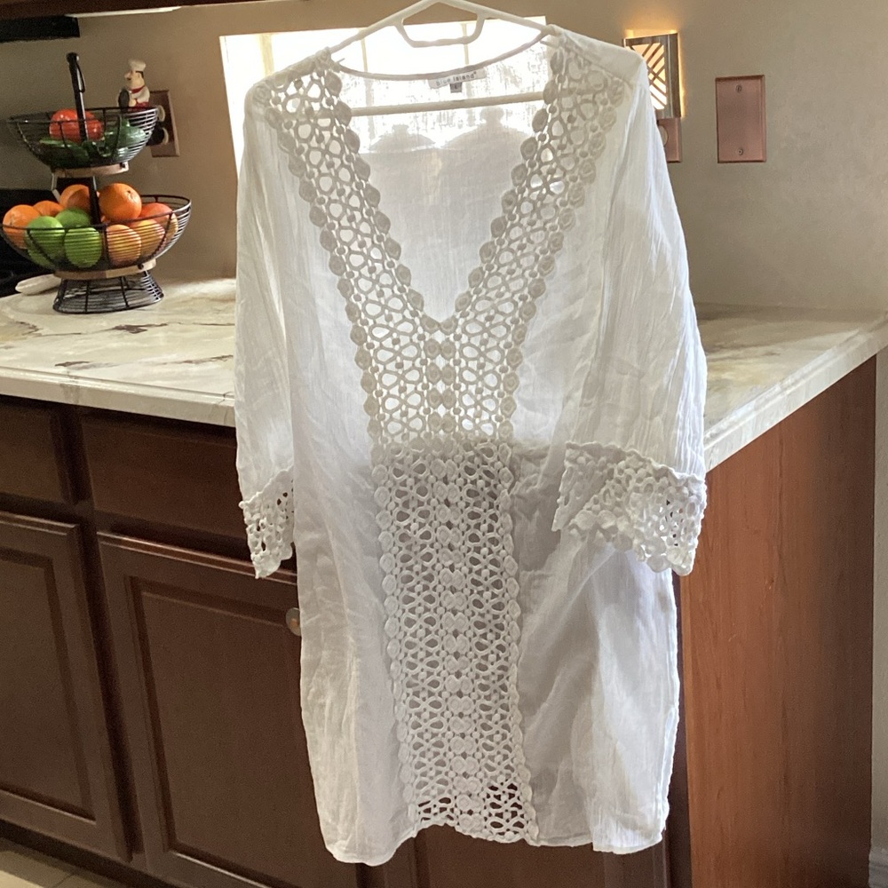 Size L Blue Island White Sheer Beach Cover-Up pit to pit 26” shoulder to hem 34”